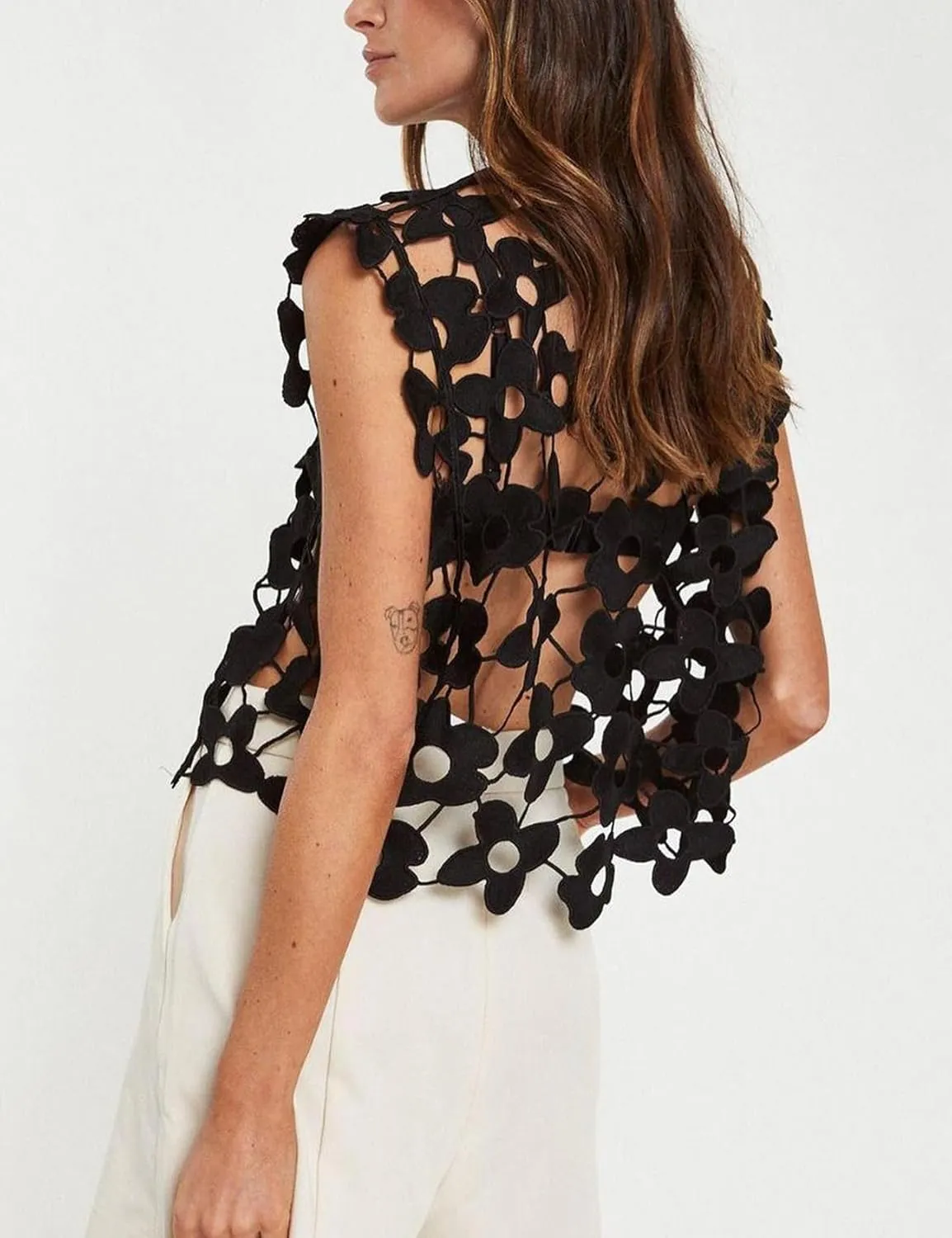 Arssm Women's Floral Lace Vest Summer Hollow Out Crochet Tank Top Sleeveless Pullover Going Out Tops Crewneck Cover Ups