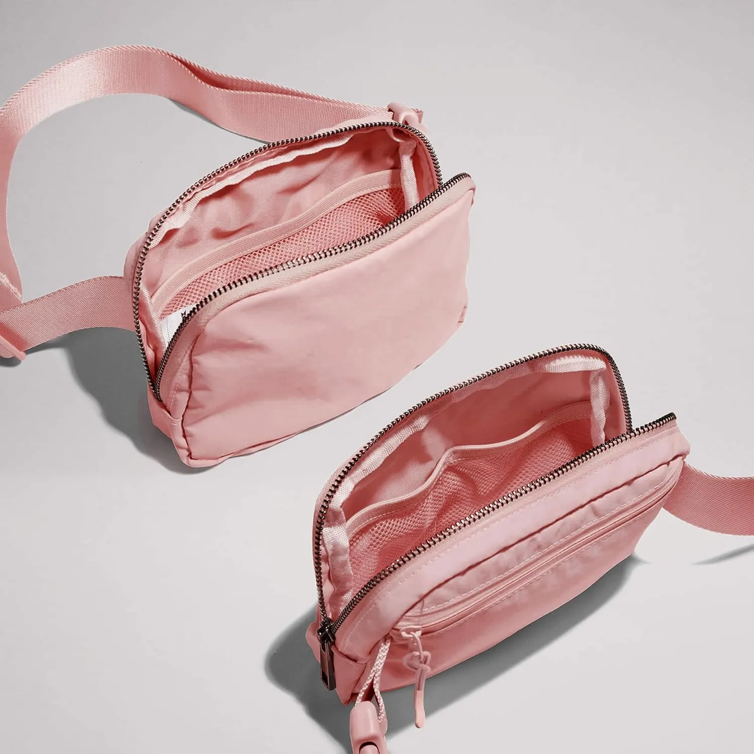 Cross Body Fanny Packs for Women Men Fashion Waist Bag Pouch Nylon Small Travel Crossbody Bags Mini Purse Everywhere Belt Bag Bum Bag with Adjustable Strap for Running Hiking Mono Pink