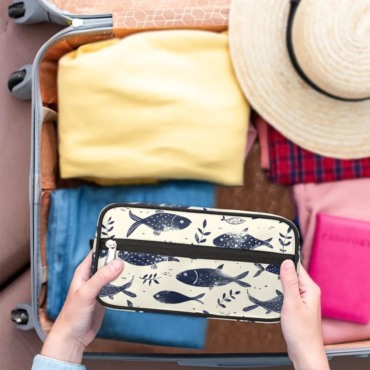 Travel Toiletry Bag for Women Men Fish Themed Hanging Cosmetic Bag Waterproof Makeup Bag for Shaving Makeup Toothbrush & Travel Essentials