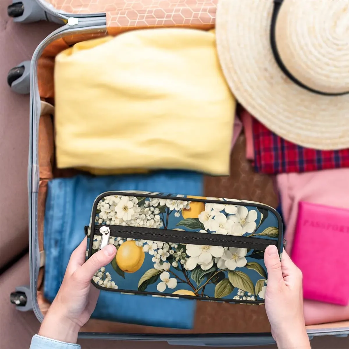 Travel Toiletry Bag for Women Men Lemon Flowers Hanging Cosmetic Bag Waterproof Makeup Bag for Shaving Makeup Toothbrush & Travel Essentials